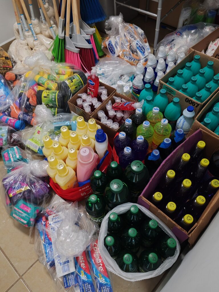 Ahora a empezar a separar con sus iguales para que sea más fácil después hacer los paquetes individuales...