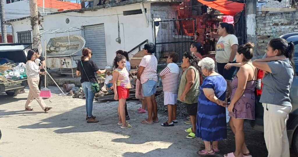 Haciendo fila, para que sea equitativo para todos...